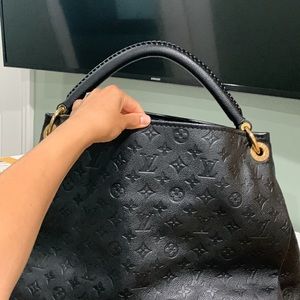 Authentic Louis Vuitton Artsy MM Black Monogram Empreinte
